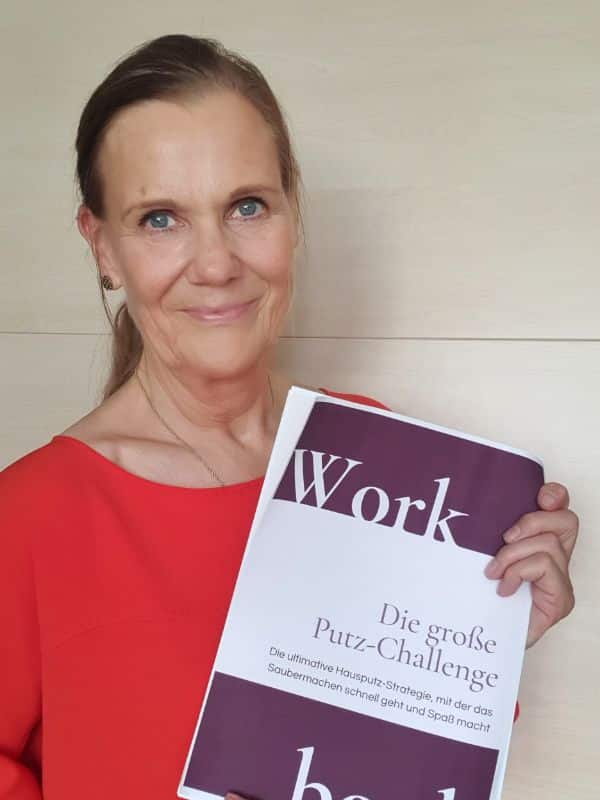 Astrid Engel mit Workbook